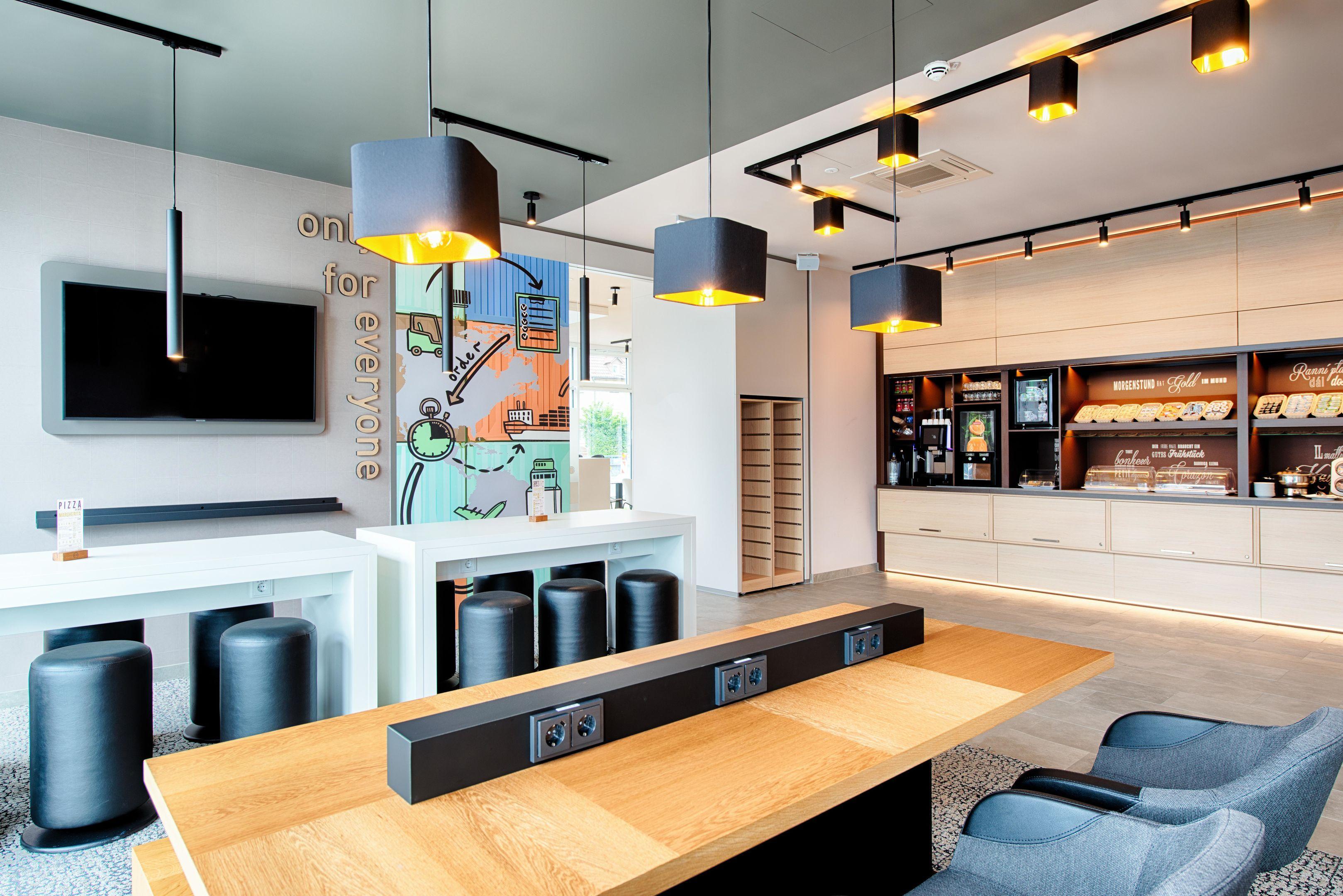 B&B Hotel Stuttgart-Neckarhafen Екстериор снимка