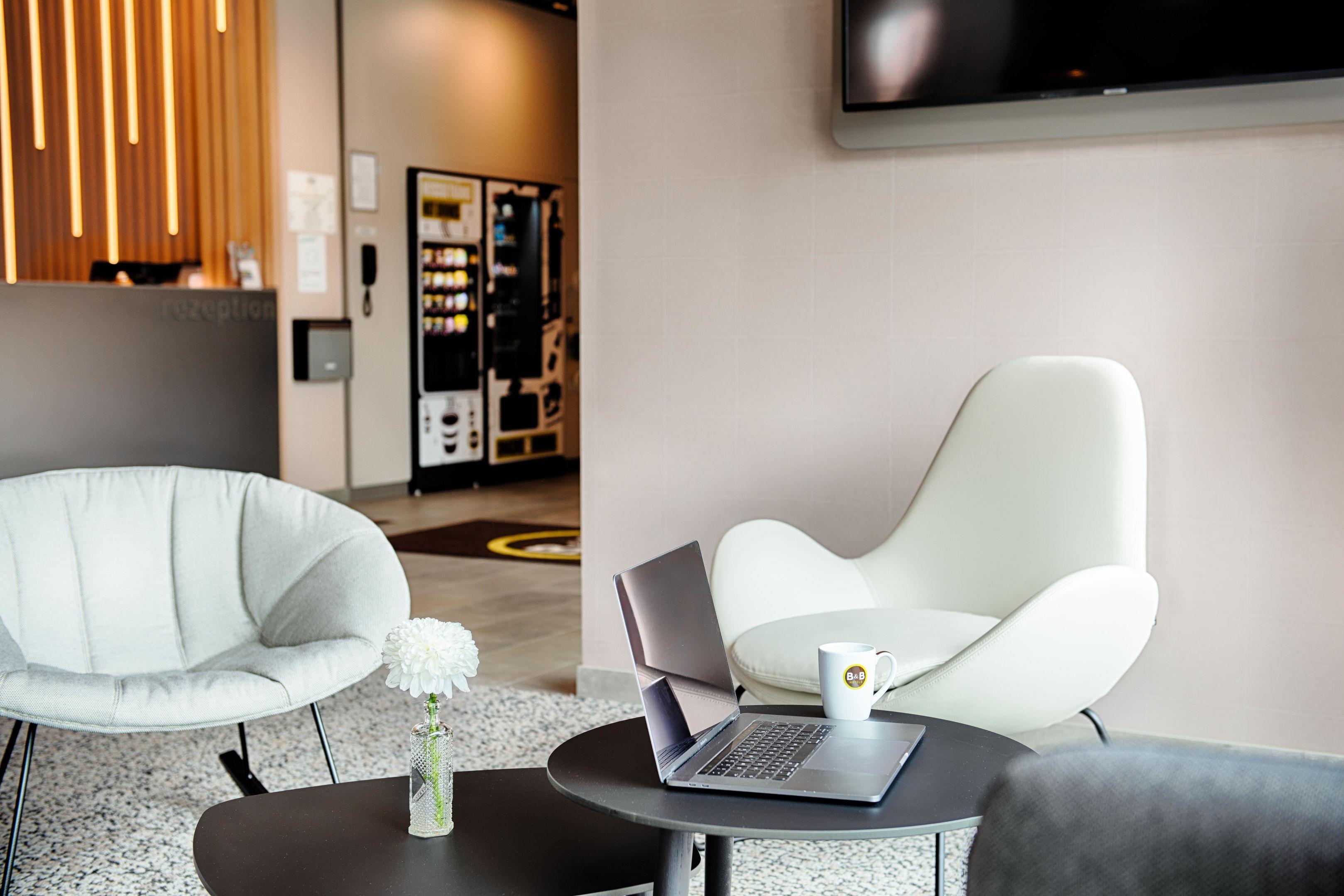 B&B Hotel Stuttgart-Neckarhafen Екстериор снимка