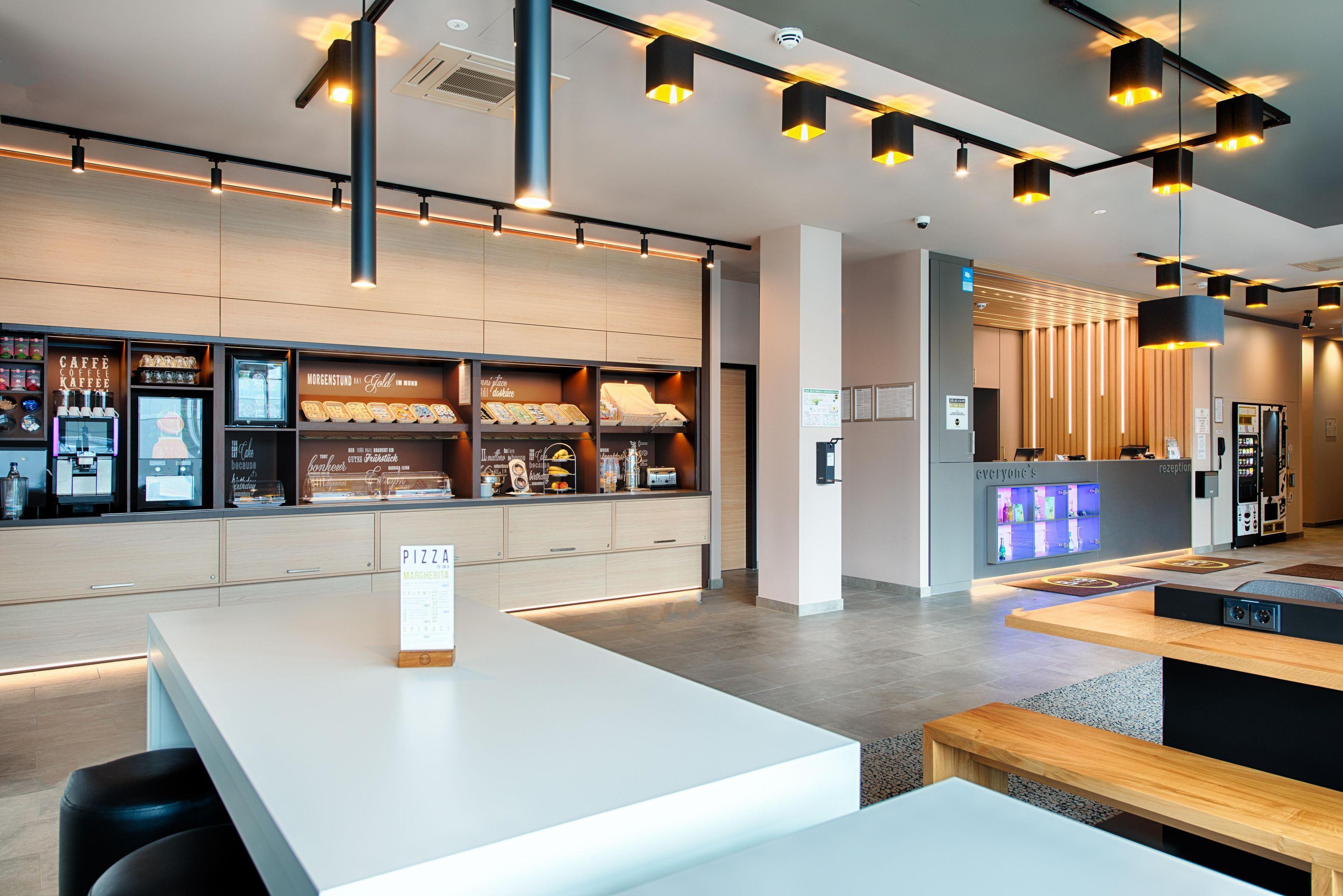 B&B Hotel Stuttgart-Neckarhafen Екстериор снимка