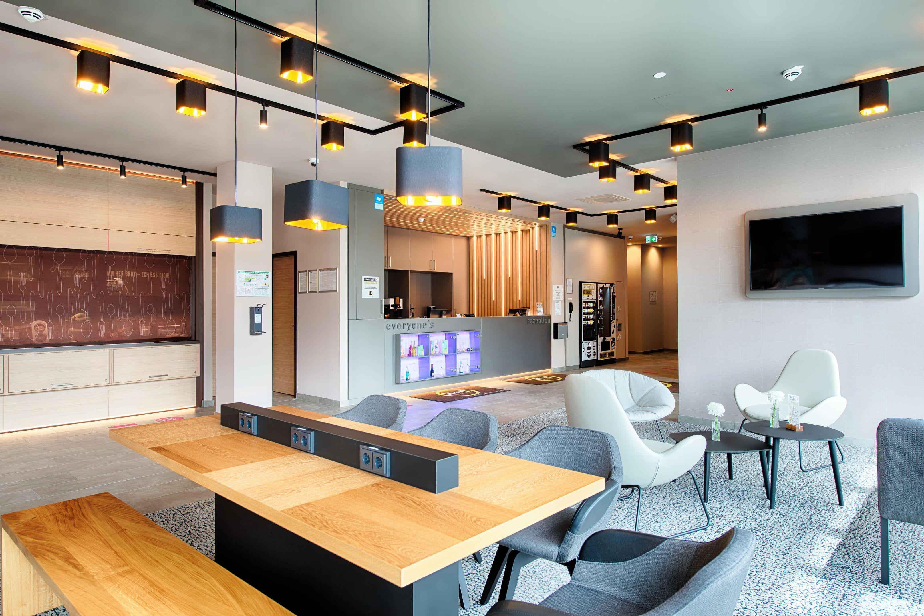 B&B Hotel Stuttgart-Neckarhafen Екстериор снимка